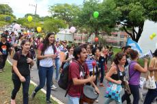 Ato na UFMG em defesa da Educao